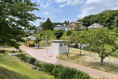 
                                        <span class="series">RHODES サイドライト </span>                                        <span class="area">青森県 三沢市</span>                                        <span class="number">RH-01FCE-2510</span>                                        <span class="method">公園トイレ</span>                                        <span class="snow">耐積雪：1.5m</span>                                                                                <span class="carry">搬入車両：4～6t車</span>                                        <span class="exterior">外装：窯業系サイディング</span>                                        <span class="biko">備考：バリアフリー　寒冷地仕様</span>                                                                        