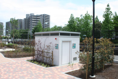 
                                        <span class="series">GEO フラット　サイドライト </span>                                        <span class="area">埼玉県 富士見市</span>                                        <span class="number">GE1FLT-HM</span>                                        <span class="method">公園トイレ</span>                                        <span class="snow">耐積雪：1.5m</span>                                                                                <span class="carry">搬入車両：10～13t車</span>                                        <span class="exterior">外装：磁器質タイル</span>                                        <span class="biko">備考：バリアフリー＋男子</span>                                                                        