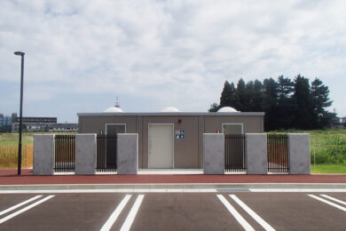 
                                        <span class="series">GEO フラット　トップライト </span>                                        <span class="area">富山県 富山県</span>                                        <span class="number">GE3FAST-MHW</span>                                        <span class="method">公園トイレ</span>                                        <span class="snow">耐積雪：1.5m</span>                                                                                <span class="carry">搬入車両：10～13t車</span>                                        <span class="exterior">外装：磁器質タイル</span>                                        <span class="biko">備考：バリアフリー＋男子＋女子　寒冷地仕様　※スクリーン別途</span>                                                                        