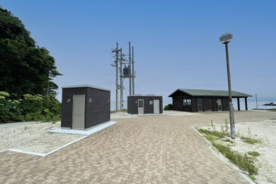 
                                        <span class="series">RHODES トップライト </span>                                        <span class="area">山口県 防府市</span>                                        <span class="number">RHODESトイレ＋シャワー室</span>                                        <span class="method">海水浴場</span>                                        <span class="snow">耐積雪：0.4m</span>                                                                                <span class="carry">搬入車両：3t車</span>                                        <span class="exterior">外装：窯業系サイディング</span>                                        <span class="biko">備考：①バリアフリー＋女子トイレ　②シャワー室</span>                                                                        